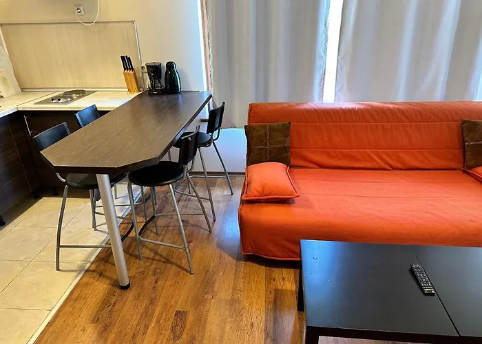 Neon Luxury Next To The Gondola * 班斯科